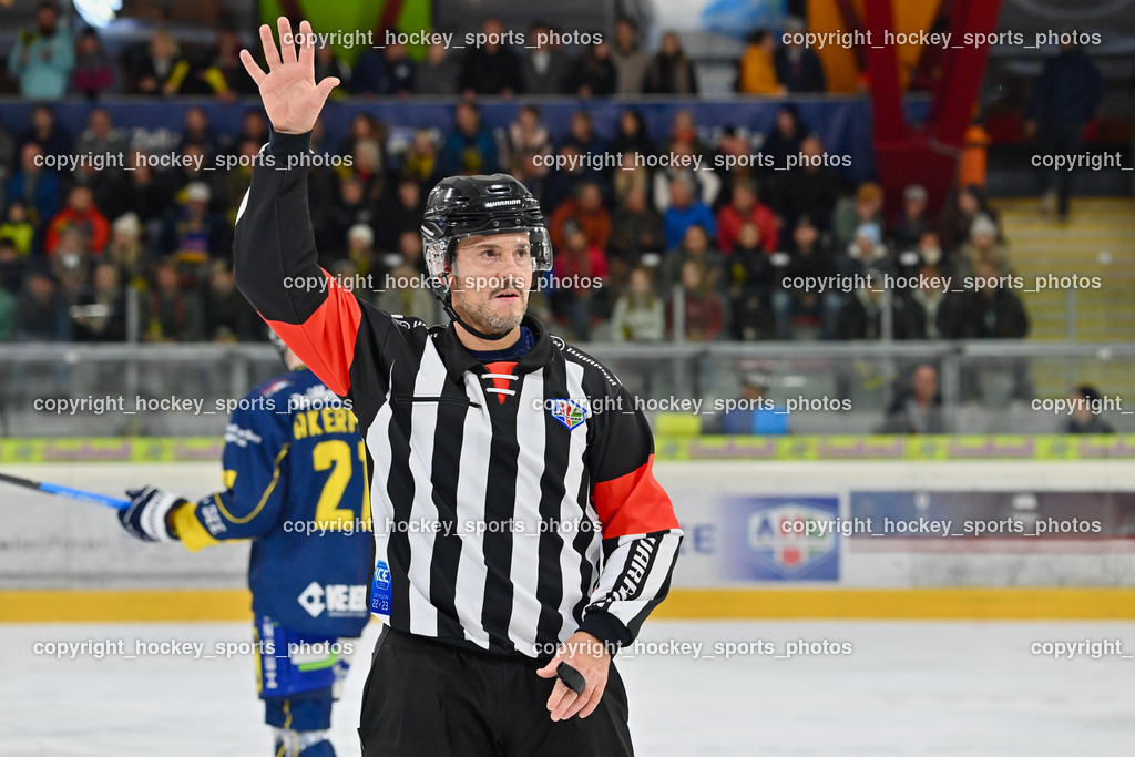 EK Zeller Eisbären vs. EC Die Adler Stadtwerke Kitzbühel 1.11.2022 | RUETZ Matthias Referee