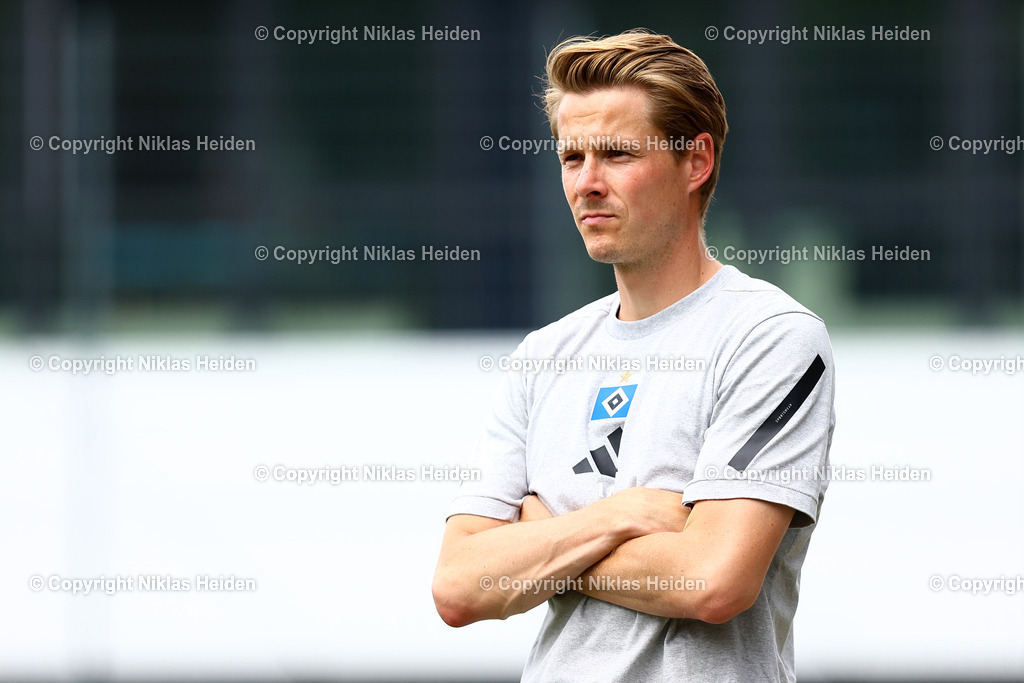 NH_HamburgerSVU21_HolsteinKielU23_Testspiel_20072025 | Lukas Anderer (Trainer, Hamburger SV U21)Fußball I Herren I Testspiel I Saison 2025-2026  I Hamburger SV U21 - Holstein Kiel U23 I 20.07.2025 I Alexander-Otto-Akademie - Realisiert mit Pictrs.com