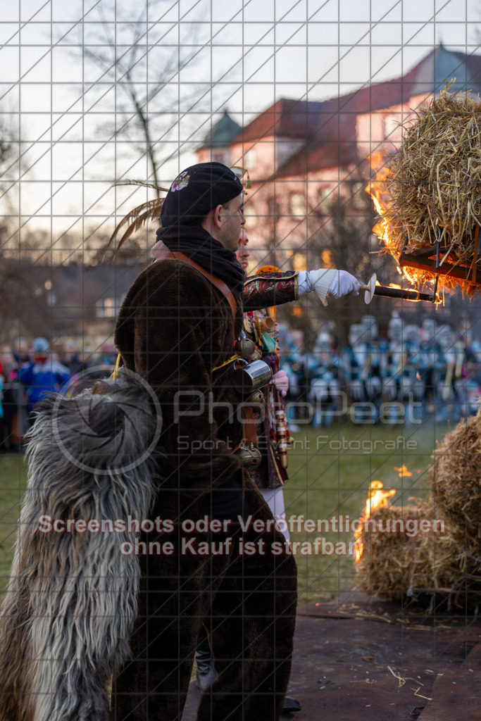 20250304_180417_0506 | #,Traditionelles Fasnetsverbrennen, Radschellenschläger Donzdorf, Donzdorfer Fasnet, Kampagne 2025, Fohlenwiese Schlossgarten, 73072 Donzdorf, 04.03.2025 - 17:30 Uhr,Foto: PhotoPeet-Eventfotografie/Peter Harich