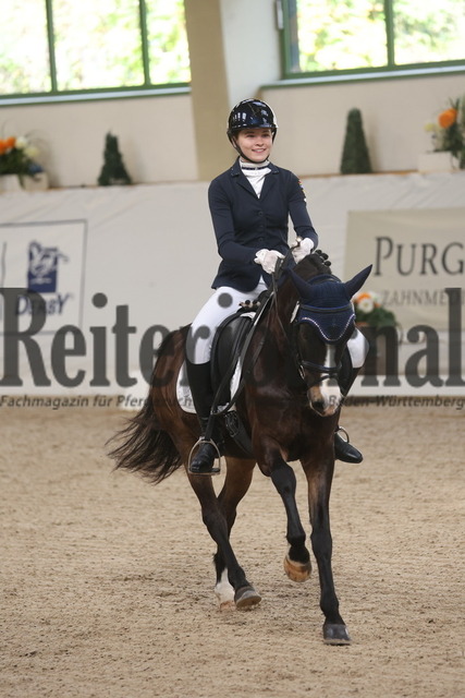 Gut Ising_2023_Prfg.Nr.13_Finale_Bayern-Pony-Cup_Victoria Vorreiter_Snowflake Narducci (7) | Alle Fotos der Reiterjournal Fotografin Doris Matthaes im Reiterjournal Online-Fotoshop. - Realizzato con Pictrs.com