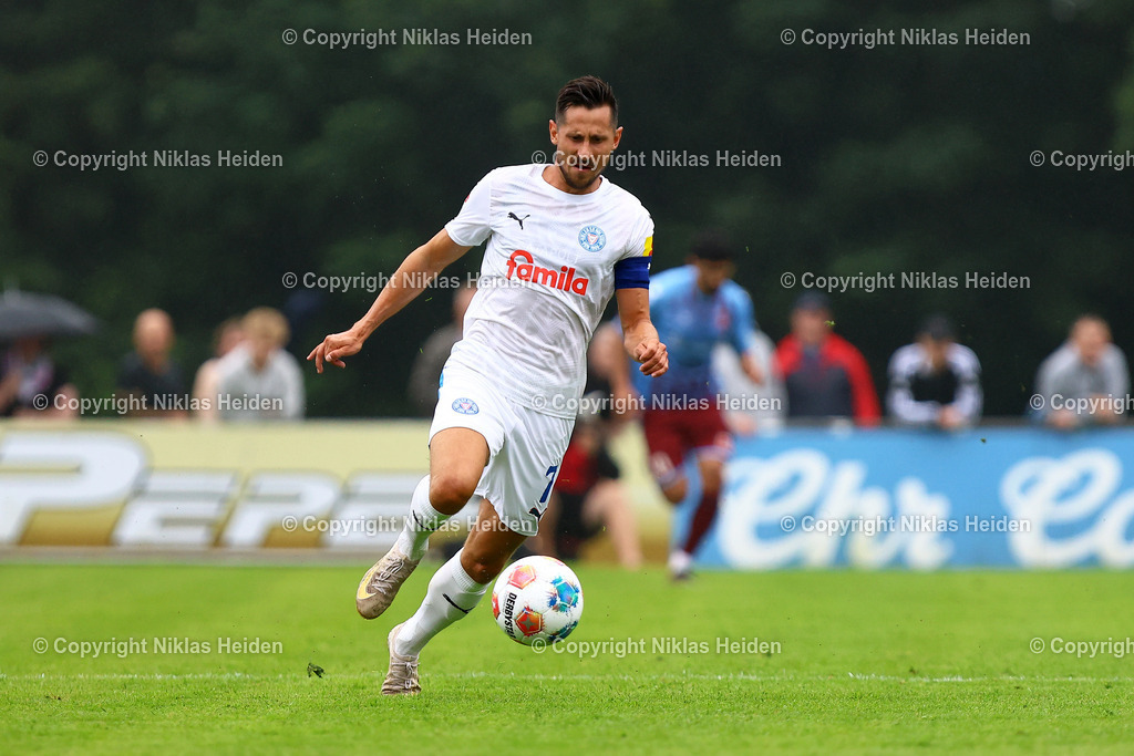 NH_SCWeicheFlensburg08_HolsteinKiel_Testspiel_28062025 | #7 Steven Skrzybski (Holstein Kiel)Fußball I Herren I Freundschaftsspiel I Saison 2025-2026  I SC Weiche Flensburg 08 - Holstein Kiel I 28.06.2025 I Manfred-Werner-Stadion - Realisiert mit Pictrs.com