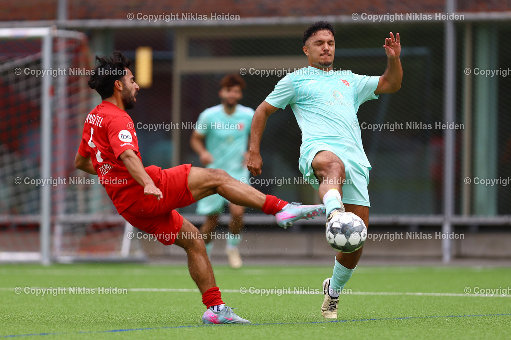NH_EimsbüttelerTV_TSBPinneberg_Testspiel_13072025 | #5 Ehsan Sayami (Eimsbütteler TV), #11 Levin Erik (TBS Pinneberg)Fußball I Herren I Testspiel I Saison 2025-2026  I Eimsbütteler TV - TBS Pinneberg I 13.07.2025 I Sportplatz Bundesstraße - Realisiert mit Pictrs.com