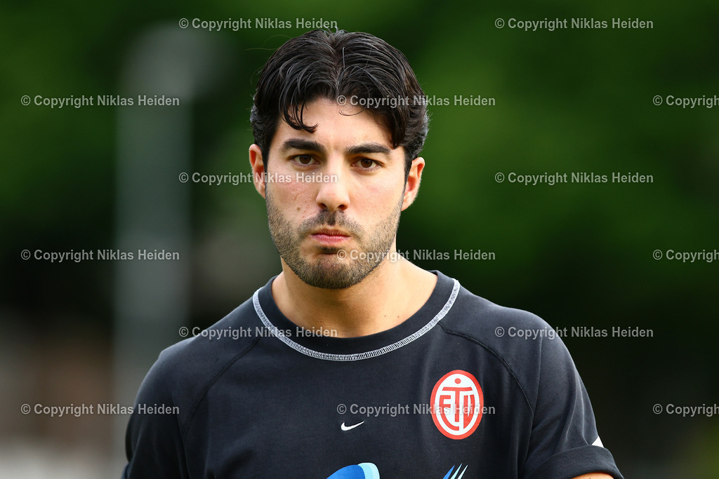 NH_USCPaloma_EimsbüttelerTV_Testspiel_11072025 | Cem Gürsoy (Co-Trainer. Eimsbütteler TV)Fußball I Herren I Testspiel I Saison 2025-2026  I USC Paloma - Eimsbütteler TV I 11.07.2025 I Jonny-Rehbein-Sportplatz - Realisiert mit Pictrs.com