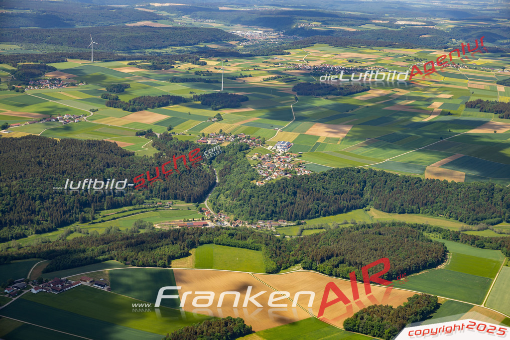 oberbuerg-dietfurt-an-der-altmuehl-luftbild-2022-1972 | Aktuelles Luftbild von Oberbürg Dietfurt an der Altmühl - Die Luftaufnahme wurde 2022 mittels UL-Flugzeug erstellt ( keine Drohne ) - hochauflösende Kamera-Systeme von  Canon -
Beste Qualität - Für grossformatige Ausdrucke geeignet. Die Geschenkidee !