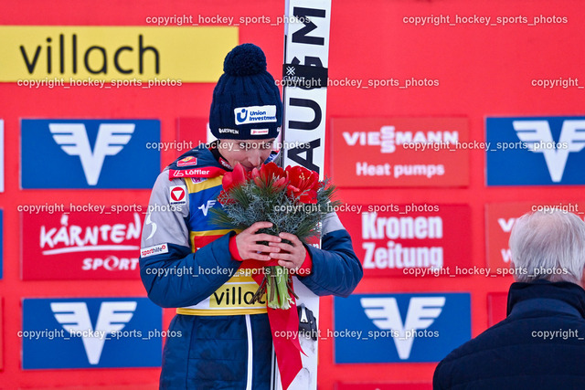 Weltcup Skispringen Villach Damen 28.12.2022 | #1 PINKELNIG Eva, Siegerehrung