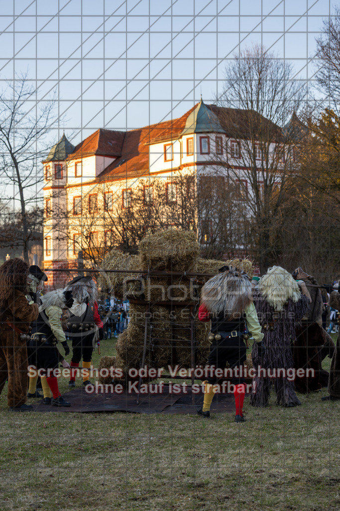 20250304_173751_0039 | #,Traditionelles Fasnetsverbrennen, Radschellenschläger Donzdorf, Donzdorfer Fasnet, Kampagne 2025, Fohlenwiese Schlossgarten, 73072 Donzdorf, 04.03.2025 - 17:30 Uhr,Foto: PhotoPeet-Eventfotografie/Peter Harich