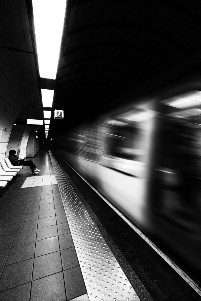 Whating on the Train | Whating on the Train at blackandwhite - Realisiert mit Pictrs.com