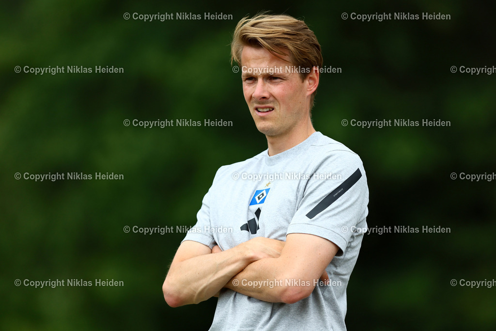 NH_BillstedtCup2025_Turnier_12072025 | Lukas Anderer (Trainer, Hamburger SV U21)Fußball I Herren I Billstedt Cup 2025 I Saison 2025-2026  I Halbfinale I Hamburger SV U21 - Eimsbütteler TV I 12.07.2025 I Öjendorfer Weg - Realisiert mit Pictrs.com