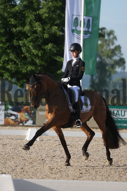 Rot am See_2024_SD-Ponymeisterschaften_Prfg.Nr.02_Dressurprfg.Kl.L_Maya Wächter_Nasdaq FH (13) | Alle Fotos der Reiterjournal Fotografin Doris Matthaes im Reiterjournal Online-Fotoshop. - Realisiert mit Pictrs.com