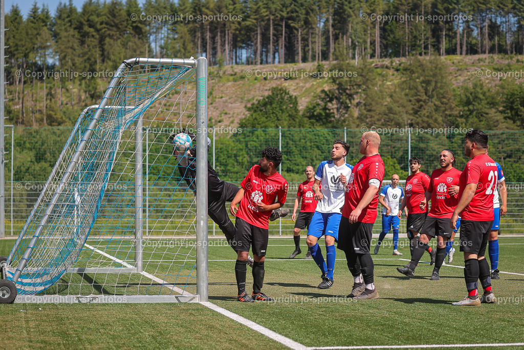 BQ3I7153 | 03.06.2023; Kreisliga B Dillenburg; Kunstrasenplatz Wissenbach; SSV Wissenbach - FC Flammersbach; Ergebnis 6:0 (2:0)