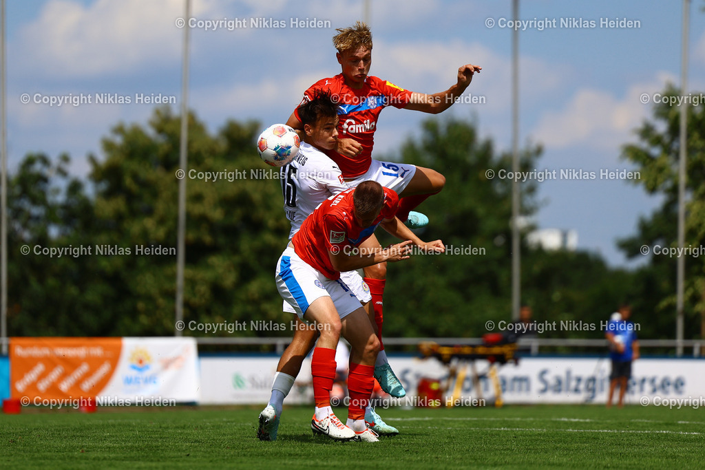 NH_EintrachtBraunschweig_HolsteinKiel_Testspiel_19072025 | #15 Max Marie (Eintracht Braunschweig), #15 Kasper Davidsen und #13 Ivan Nekic (beide Holstein Kiel)Fußball I Herren I Testspiel I Saison 2025-2026  I Eintracht Braunschweig - Holstein Kiel I 19.07.2025 I Stadion am Salzgittersee - Realisiert mit Pictrs.com