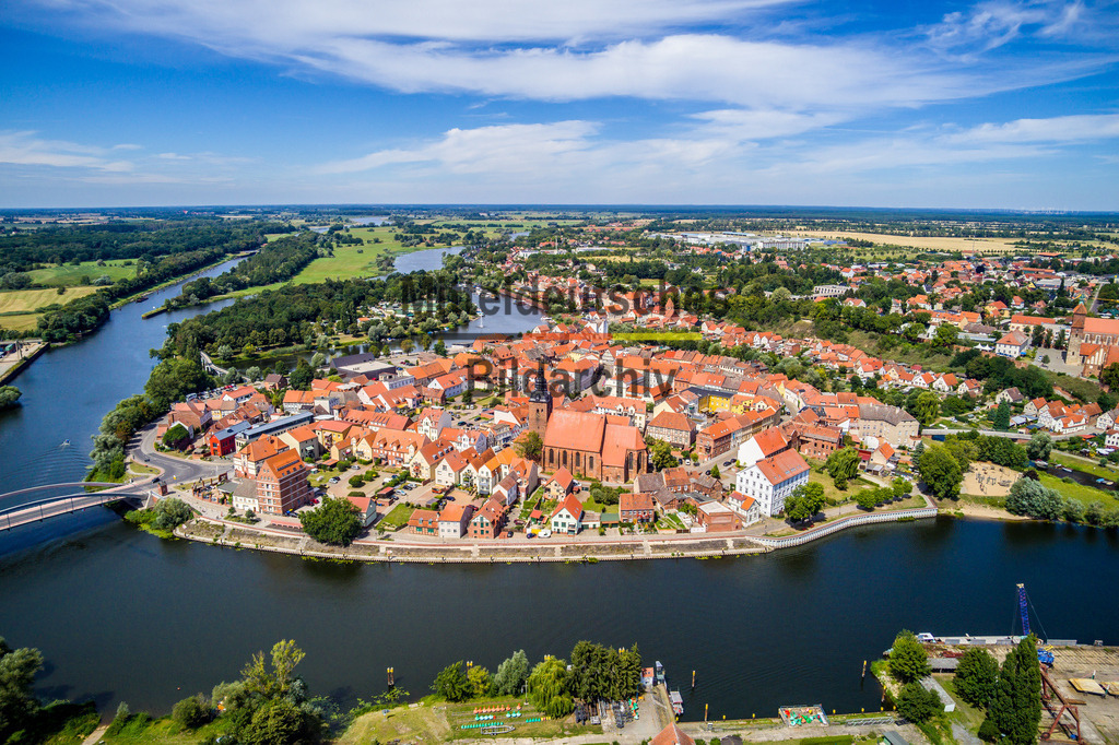 Havelberg-0028 | Die schönsten Luftbilder von Sachen-Anhalt & Mitteldeutschland als Bilddatenbank zur kommerziellen Nutzung. Nutzen Sie unsere Erfahrung seit 2005 in der Luftbildfotografie. - Realisiert mit Pictrs.com