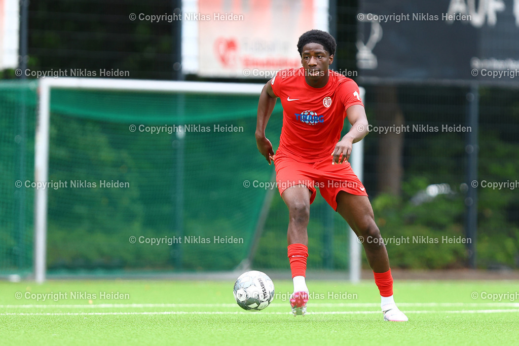 NH_EimsbüttelerTV_TSBPinneberg_Testspiel_13072025 | #14 Jesse Gyema (Eimsbütteler TV)Fußball I Herren I Testspiel I Saison 2025-2026  I Eimsbütteler TV - TBS Pinneberg I 13.07.2025 I Sportplatz Bundesstraße - Realisiert mit Pictrs.com