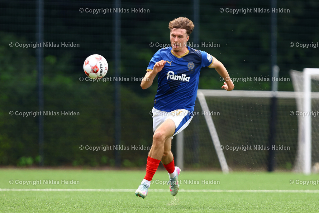 NH_HamburgerSVU21_HolsteinKielU23_Testspiel_20072025 | #21 Louis Köster (Holstein Kiel U23)Fußball I Herren I Testspiel I Saison 2025-2026  I Hamburger SV U21 - Holstein Kiel U23 I 20.07.2025 I Alexander-Otto-Akademie - Realisiert mit Pictrs.com