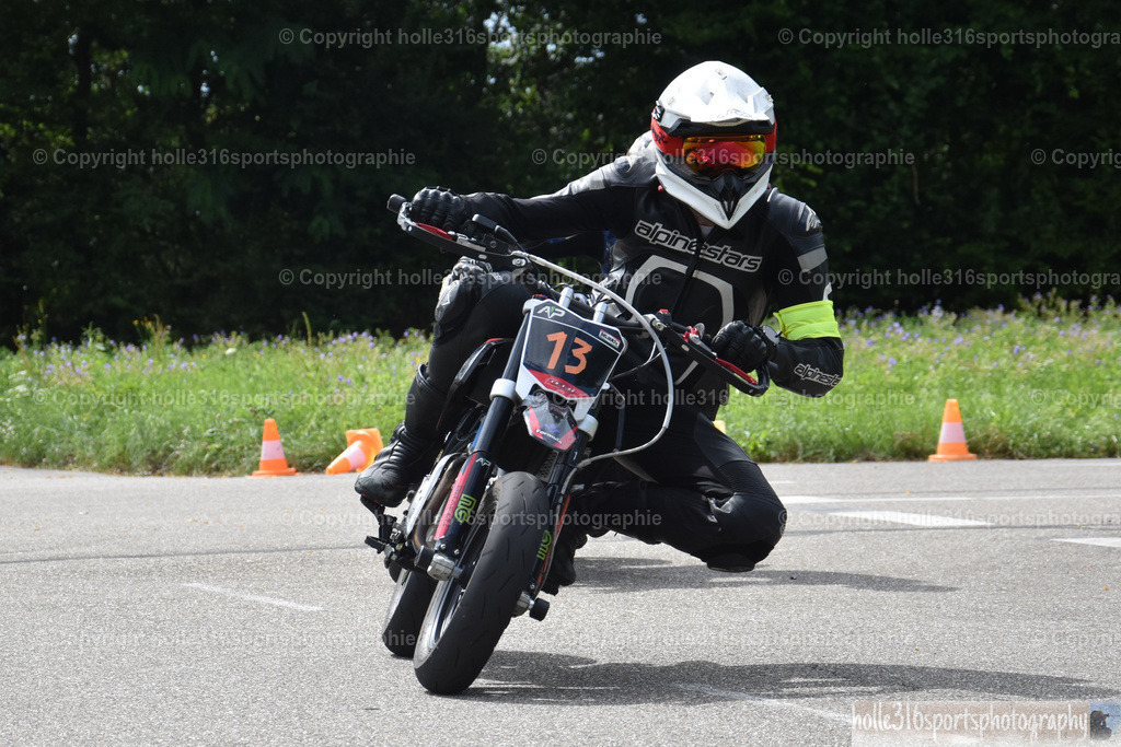 DSC_0627 | Sportfotografie , Motorsport, Motoross, Reitsport, Mointainbike, Enduro,
Landschaft , Outdoor, Eventfotografie, Landschaft, Bilder online bestellen - Realisiert mit Pictrs.com