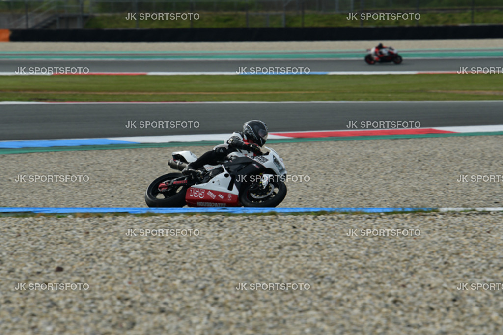 (6642) | IDM folgten parallel  der Superbike WM und Eventfotografie und vielen anderen Rennklassen bis ich im Jahr 2015 meine ersten Fotos in der MOTO GP machten durfte. Mein Anliegen ist es, die herausragenden Leistungen und Emotionen in Bildern festzuhalten - Realisiert mit Pictrs.com