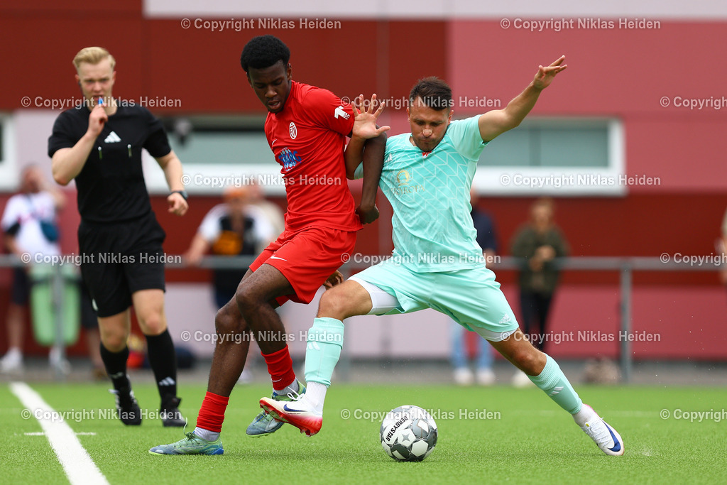 NH_EimsbüttelerTV_TSBPinneberg_Testspiel_13072025 | #22 Elias Assiaw (Eimsbütteler TV), #6 Ömer Akyörük (TBS Pinneberg)Fußball I Herren I Testspiel I Saison 2025-2026  I Eimsbütteler TV - TBS Pinneberg I 13.07.2025 I Sportplatz Bundesstraße - Realisiert mit Pictrs.com