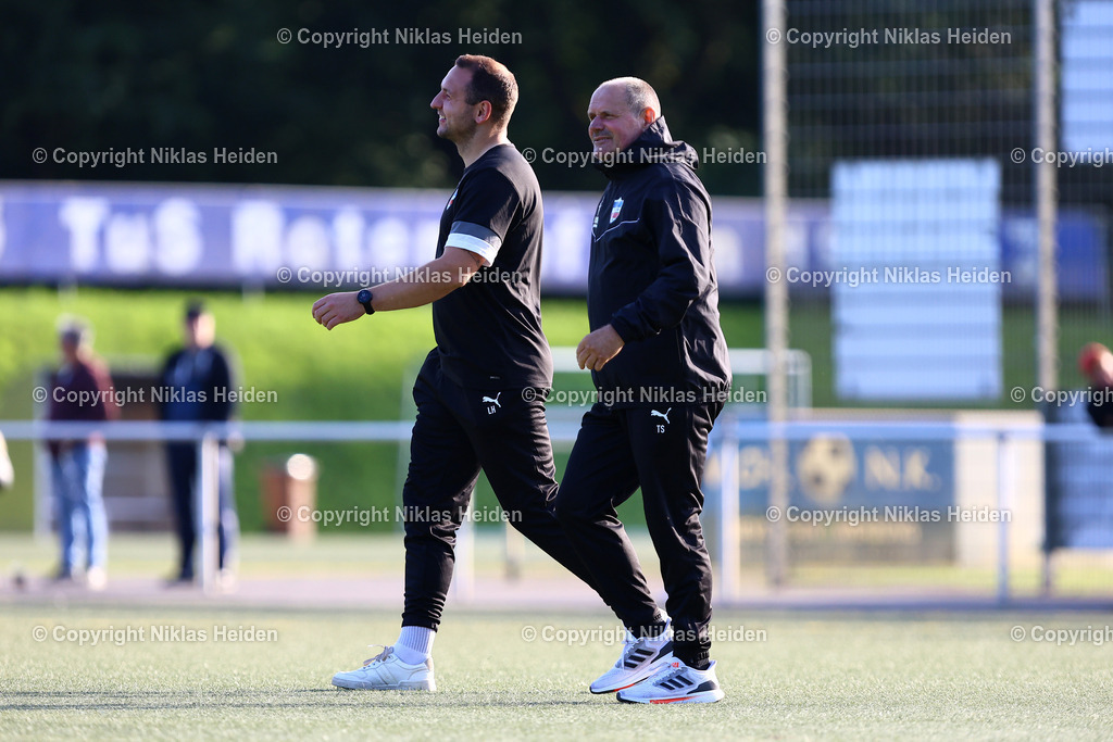 NH_TuSRotenhof_InterTürksporKiel_Testspiel_27062025 | Thomas Schwantes (Trainer, Inter Türkspor Kiel) und sein Co-Trainer Lars Horstinger.Fußball I Herren I Freundschaftsspiel I Saison 2025-2026  I TuS Rothenhof - Inter Türkspor Kiel I 27.06.2025 I B-Platz Rotenhof - Realisiert mit Pictrs.com