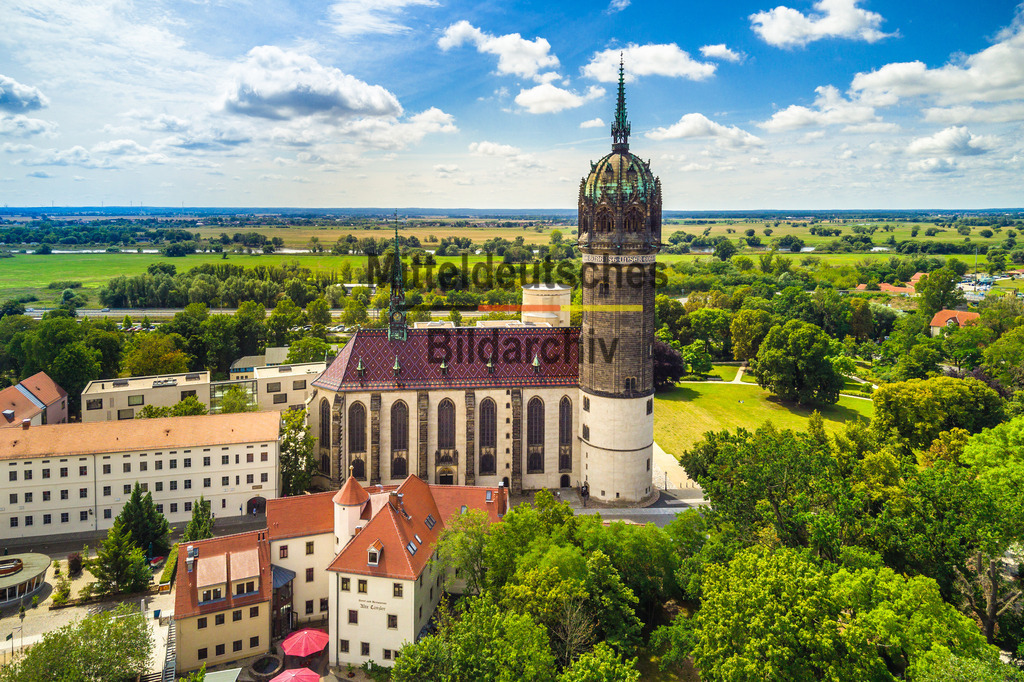 Schloss in Lutherstadt Wittenberg LU-0016 | Die schönsten Luftbilder von Sachen-Anhalt & Mitteldeutschland als Bilddatenbank zur kommerziellen Nutzung. Nutzen Sie unsere Erfahrung seit 2005 in der Luftbildfotografie. - Realisiert mit Pictrs.com