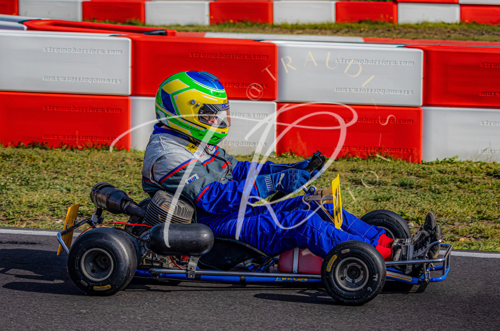 33A7B773-6455-4F0C-9129-ED1F4CC4EDEB | traudl_s_fotos