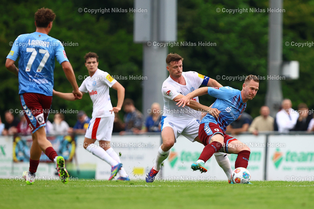 NH_SCWeicheFlensburg08_HolsteinKiel_Testspiel_28062025 | #9 Moritz Göttel (SC Weiche Flensburg 08), #5 Carl Johansson (Holstein Kiel)Fußball I Herren I Freundschaftsspiel I Saison 2025-2026  I SC Weiche Flensburg 08 - Holstein Kiel I 28.06.2025 I Manfred-Werner-Stadion - Realisiert mit Pictrs.com