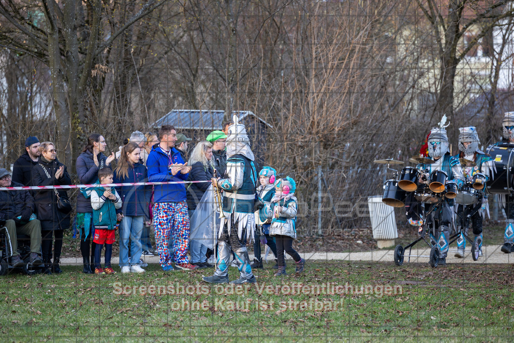 20250304_173710_0022 | #,Traditionelles Fasnetsverbrennen, Radschellenschläger Donzdorf, Donzdorfer Fasnet, Kampagne 2025, Fohlenwiese Schlossgarten, 73072 Donzdorf, 04.03.2025 - 17:30 Uhr,Foto: PhotoPeet-Eventfotografie/Peter Harich