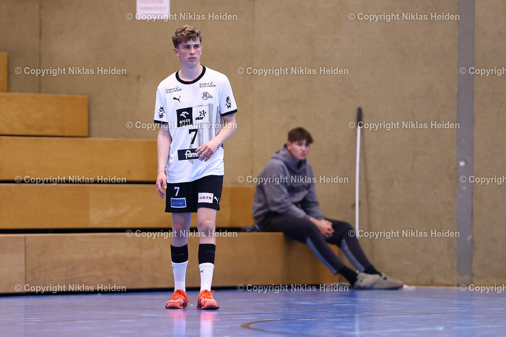 NH_THWKielII_FCStPauli_HandballMännerRegionalligaNord_09052025 | #7 Nis Kahlo (THW Kiel II)Handball I Herren I Handball-Region Nord - Männer Regionalliga Nord I Saison 2024-2025 I 24. Spieltag I THW Kiel II - FC St. Pauli I 09.05.2025 I Edgar-Meschkat-Halle - Realisiert mit Pictrs.com