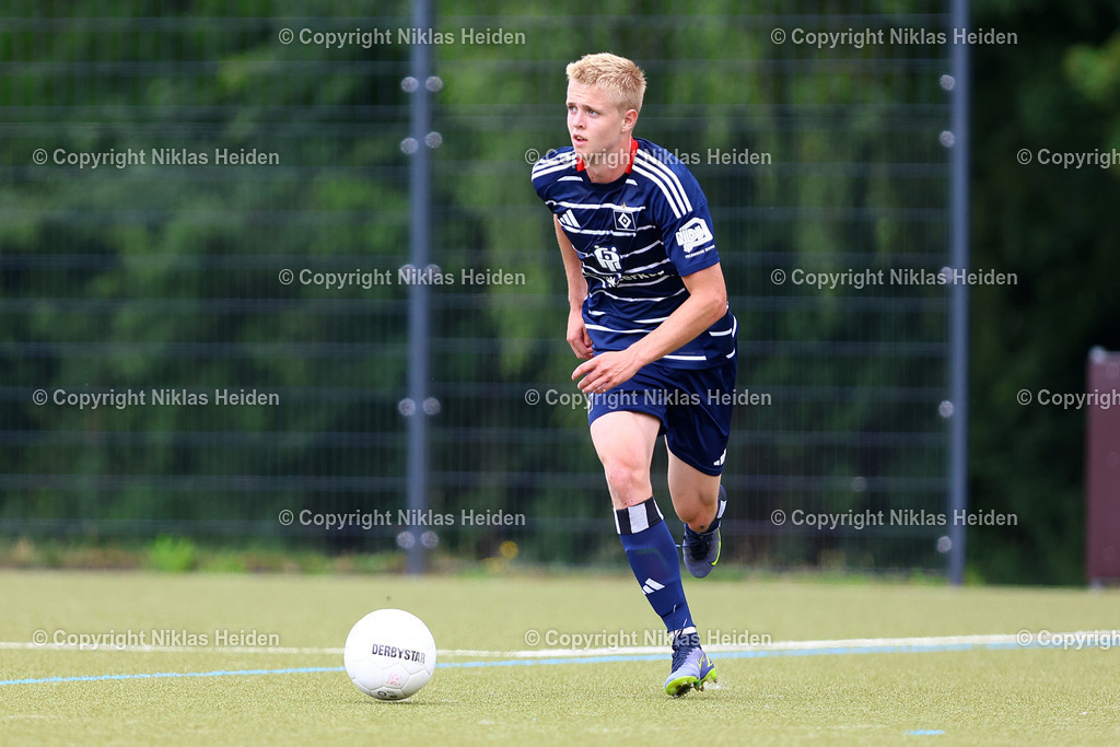 NH_BillstedtCup2025_Turnier_12072025 | Simon Kristiansen (Hamburger SV U21)Fußball I Herren I Billstedt Cup 2025 I Saison 2025-2026  I Halbfinale I Hamburger SV U21 - Eimsbütteler TV I 12.07.2025 I Öjendorfer Weg - Realisiert mit Pictrs.com