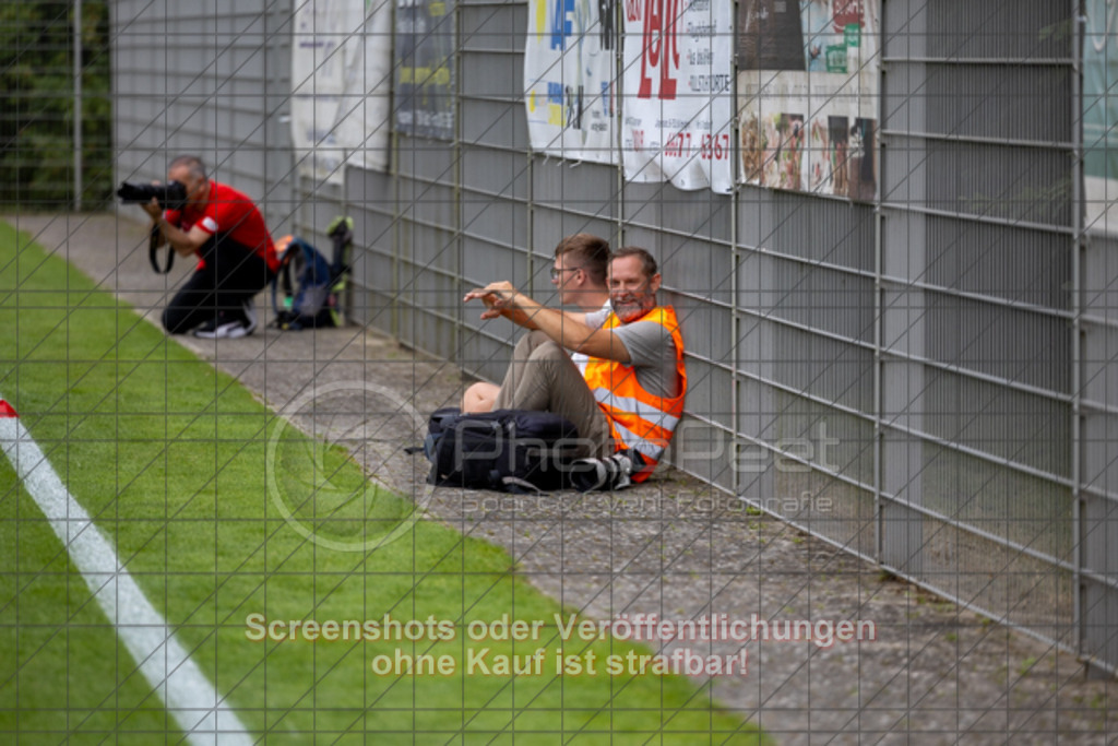 20250706_145944_0399 | #,TSG Salach (blau) vs. 1.FC Heidenheim (rot), Fußball, Freundschaftsspiel - WfV, Saison 2025/2026, Rasensportplatz, Staufenecker Str. 41, 73084 Salach, 06.07.2025 - 15:30 Uhr,Foto: PhotoPeet-Sportfotografie/Peter Harich
