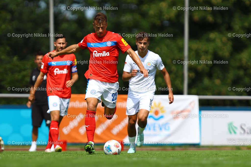 NH_EintrachtBraunschweig_HolsteinKiel_Testspiel_19072025 | #22 Stefan Schwab (Holstein Kiel)Fußball I Herren I Testspiel I Saison 2025-2026  I Eintracht Braunschweig - Holstein Kiel I 19.07.2025 I Stadion am Salzgittersee - Realisiert mit Pictrs.com