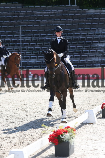 Marbach_2023_Prfg.Nr.14_Dressurpferdeprüfung_Kl.A._Siegerehrung_Gert-Gussmann Cup_2023 (20) | Alle Fotos der Reiterjournal Fotografin Doris Matthaes im Reiterjournal Online-Fotoshop. - Realisiert mit Pictrs.com