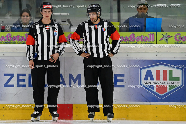 EK Zeller Eisbären vs. HDD Jesenice 1.10.2022 | HUBER Andreas, MILOVANOVIC Jakob, Referees