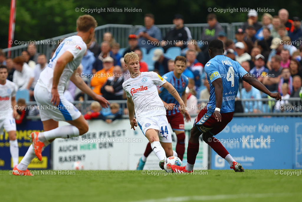 NH_SCWeicheFlensburg08_HolsteinKiel_Testspiel_28062025 | #4 Marshall Faleu (SC Weiche Flensburg 08), #44 Luca Prasse (Holstein Kiel)Fußball I Herren I Freundschaftsspiel I Saison 2025-2026  I SC Weiche Flensburg 08 - Holstein Kiel I 28.06.2025 I Manfred-Werner-Stadion - Realisiert mit Pictrs.com