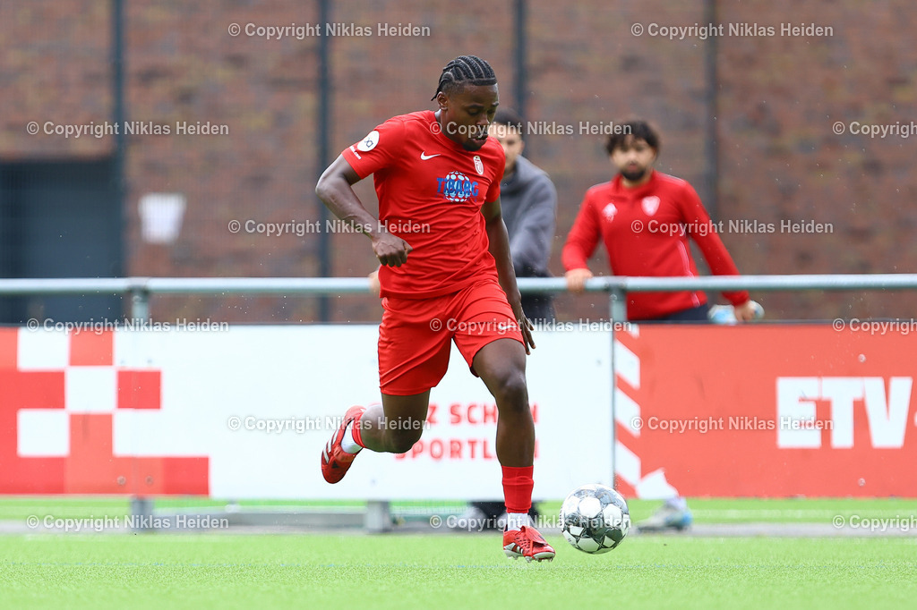 NH_EimsbüttelerTV_TSBPinneberg_Testspiel_13072025 | #4 Sherif Al-Amin Adebayo Mustapha Jinadu (Eimsbütteler TV)Fußball I Herren I Testspiel I Saison 2025-2026  I Eimsbütteler TV - TBS Pinneberg I 13.07.2025 I Sportplatz Bundesstraße - Realisiert mit Pictrs.com