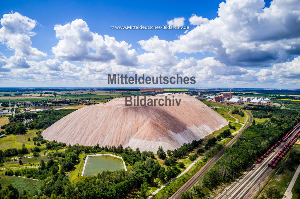 Kalimandcharo-0014 | Die schönsten Luftbilder von Sachen-Anhalt & Mitteldeutschland als Bilddatenbank zur kommerziellen Nutzung. Nutzen Sie unsere Erfahrung seit 2005 in der Luftbildfotografie. - Realisiert mit Pictrs.com
