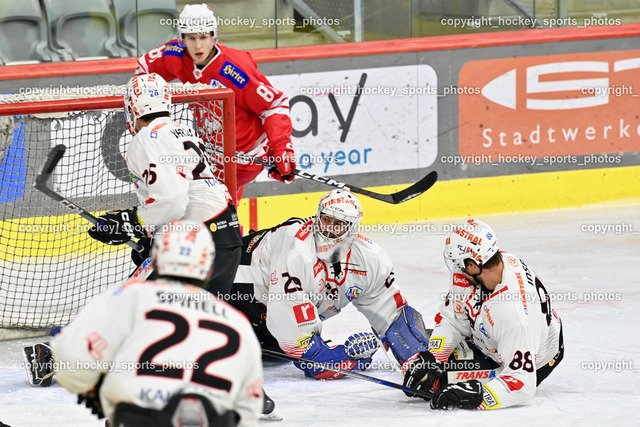 EC KAC Future Team vs. Rittner Buam 16.11.202 | #26 Marzolini Marco, #29 Furlong Colin Keith, #88 Insam Marco