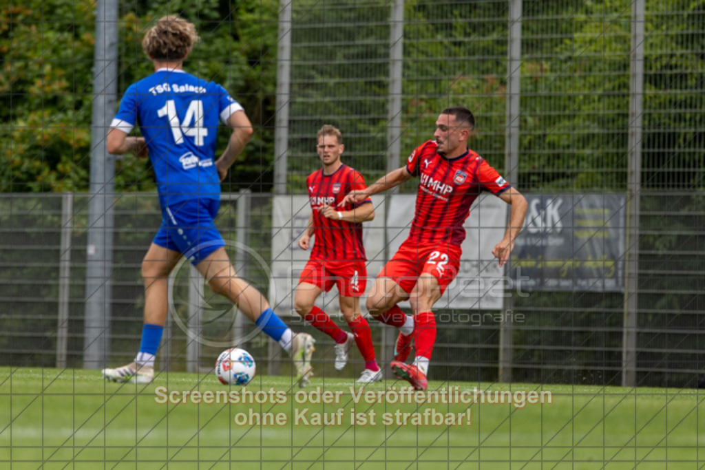 20250706_160539_1270 | #,TSG Salach (blau) vs. 1.FC Heidenheim (rot), Fußball, Freundschaftsspiel - WfV, Saison 2025/2026, Rasensportplatz, Staufenecker Str. 41, 73084 Salach, 06.07.2025 - 15:30 Uhr,Foto: PhotoPeet-Sportfotografie/Peter Harich