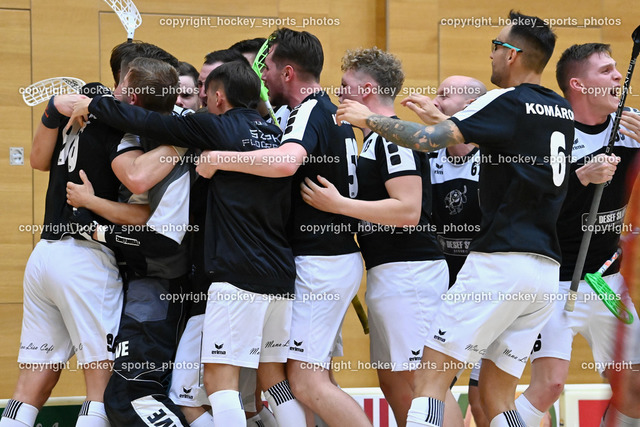 VSV Unihockey vs. SZPK-DESEF KOMÁROM 8.10.2022 | Jubel SZPK Komarom Mannschaft