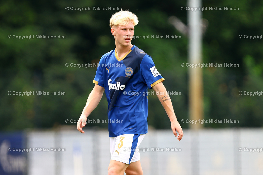 NH_HamburgerSVU21_HolsteinKielU23_Testspiel_20072025 | #3 Luca Prasse (Holstein Kiel U23)Fußball I Herren I Testspiel I Saison 2025-2026  I Hamburger SV U21 - Holstein Kiel U23 I 20.07.2025 I Alexander-Otto-Akademie - Realisiert mit Pictrs.com