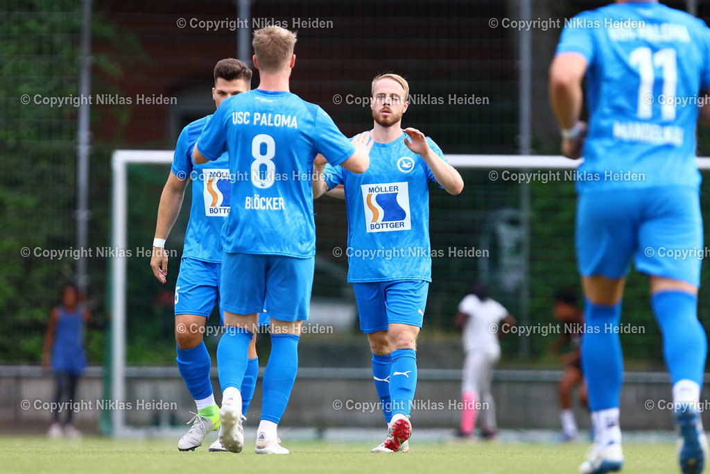 NH_USCPaloma_EimsbüttelerTV_Testspiel_11072025 | #7 Lennart Keßner (USC Paloma) bejubelt mit seinen Teamkollegen das 1:0.Fußball I Herren I Testspiel I Saison 2025-2026  I USC Paloma - Eimsbütteler TV I 11.07.2025 I Jonny-Rehbein-Sportplatz - Realisiert mit Pictrs.com