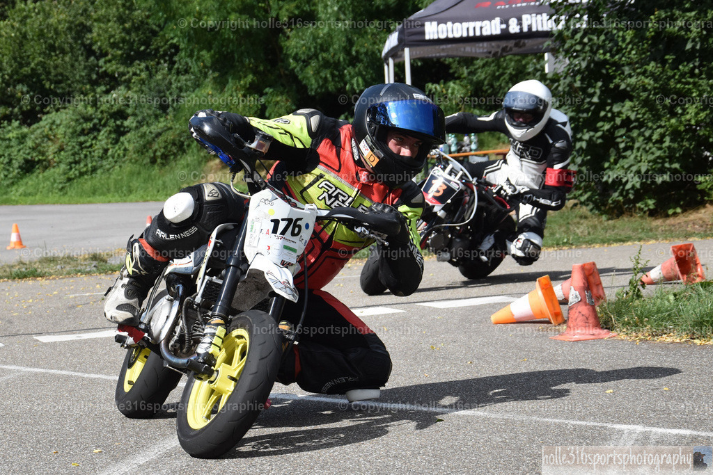DSC_0895 | Sportfotografie , Motorsport, Motoross, Reitsport, Mointainbike, Enduro,
Landschaft , Outdoor, Eventfotografie, Landschaft, Bilder online bestellen - Realisiert mit Pictrs.com