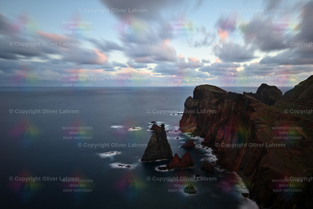 Die Steile Küste von Sao Laurenco | Die Halbinsel Sao Laurenco auf der Portugiesischen Insel Madeira mit seinen steilen Klippen und ziehenden Wolken.