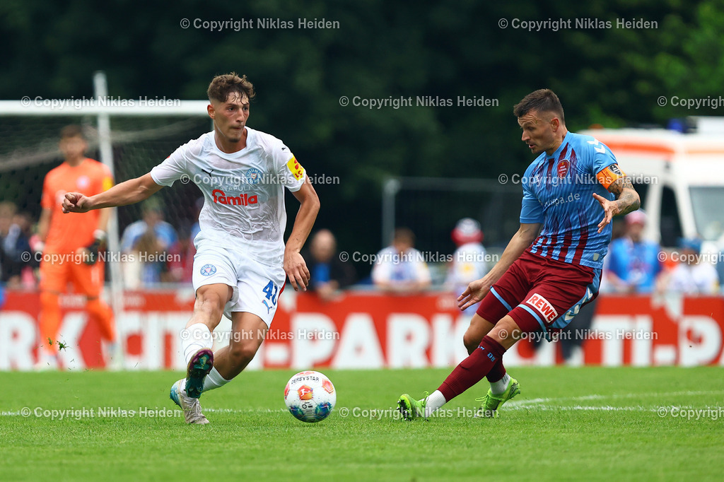 NH_SCWeicheFlensburg08_HolsteinKiel_Testspiel_28062025 | #37 Dominic Hartmann (SC Weiche Flensburg 08), #48 Hamza Muqaj (Holstein Kiel)Fußball I Herren I Freundschaftsspiel I Saison 2025-2026  I SC Weiche Flensburg 08 - Holstein Kiel I 28.06.2025 I Manfred-Werner-Stadion - Realisiert mit Pictrs.com