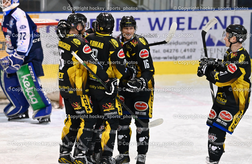 ESC Steindorf vs. EC Spittal Hornets 3.2.2024 | Jubel EC Spittal Hornets Mannschaft, #15 Rossbacher Daniel, #8 Komar Luca, #16 Nageler Daniel, #81 Sivec Peter Paul