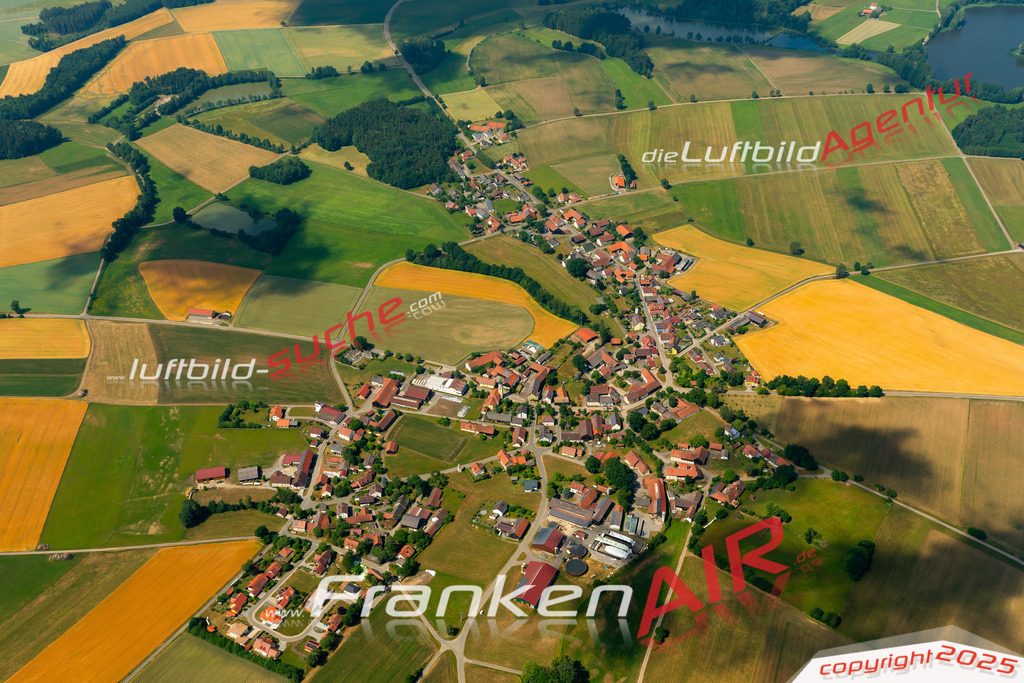 muschenried-winklarn-aktuelles-luftbild-322-2023 | Das Luftbild zeigt : Muschenried Winklarn - Die Luftaufnahme wurde 2023 vom UL-Flugzeug aus erstellt ( keine Drohne ) - 
Hochauflösende Luftaufnahme - Für grossformatige Ausdrucke geeignet. Die Geschenkidee !
Mit Lizenz und Bildrechte bestellbar