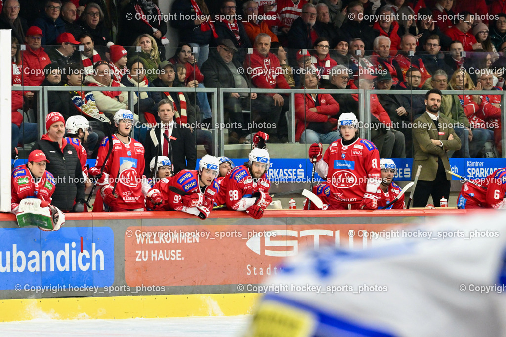 EC KAC vs. EC IDM Wärmepumpen VSV 4.2.2024 | Spielerbank EC KAC, #33 Vorauer Florian, Zeugwart EC KAC Thomas Weratschnig, Headcoach EC KAC FUREY KIRK, Assistentcoach EC KAC David Fischer