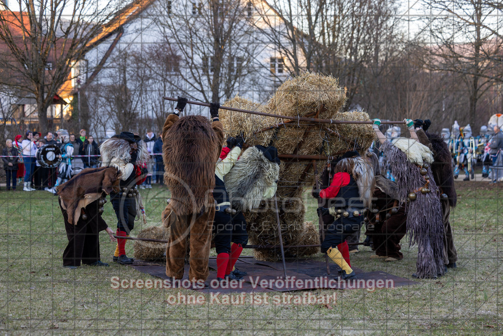 20250304_173738_0035 | #,Traditionelles Fasnetsverbrennen, Radschellenschläger Donzdorf, Donzdorfer Fasnet, Kampagne 2025, Fohlenwiese Schlossgarten, 73072 Donzdorf, 04.03.2025 - 17:30 Uhr,Foto: PhotoPeet-Eventfotografie/Peter Harich