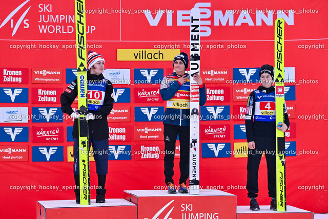 Weltcup Skispringen Villach Damen 28.12.2022 | #10 STROEM Anna Odine, #1 PINKELNIG Eva, #4 KRIZNAR Nika, Siegerehrung