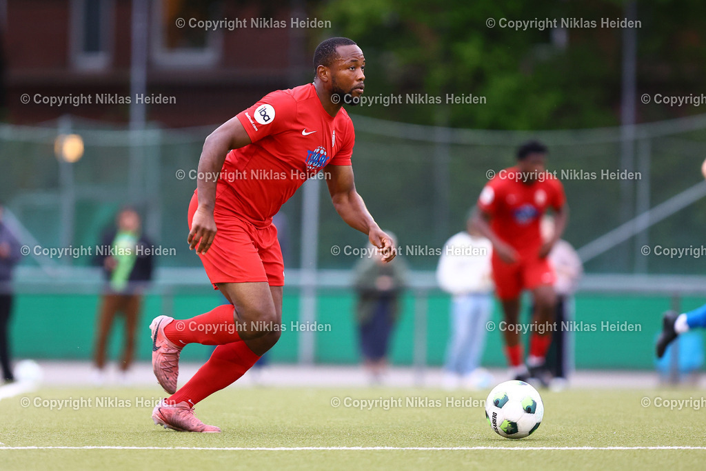NH_USCPaloma_EimsbüttelerTV_Testspiel_11072025 | #4 Samuel Abiodun Olayisoye (Eimsbütteler TV)Fußball I Herren I Testspiel I Saison 2025-2026  I USC Paloma - Eimsbütteler TV I 11.07.2025 I Jonny-Rehbein-Sportplatz - Realisiert mit Pictrs.com
