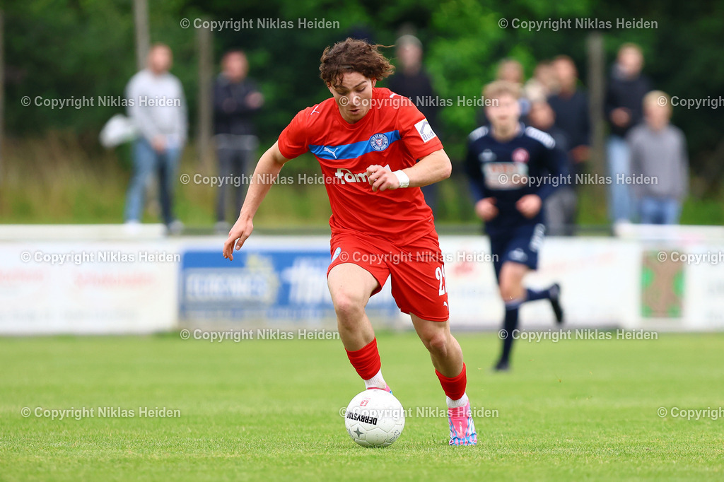 NH_HolsteinKielU23_FCEintrachtNorderstedt_Testspiel_05072025 | #22 Mätthi Michael Meyer (Holstein Kiel U23)Fußball I Herren I Testspiel I Saison 2025-2026  I Holstein Kiel U23 - FC Eintracht Norderstedt I 05.07.2025 I Stadtwerke Arena Eckernförde - Realisiert mit Pictrs.com